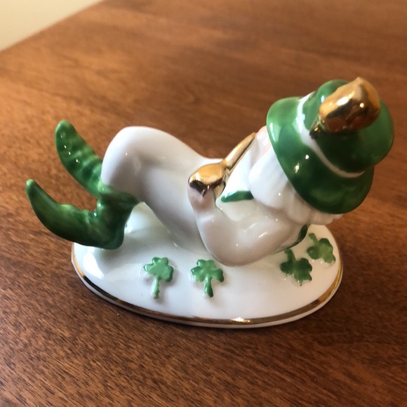 Schmid Bone China 1982 Leprechaun Figurine Pipe Shamrocks Gold Accent - Picture 3 of 9